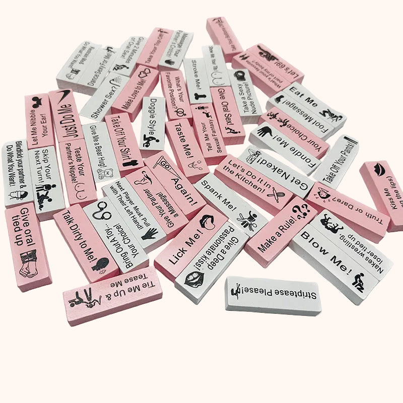 DateNightPlay Holzbausteine mit spielerischen Aufgaben für Paare – Detailansicht